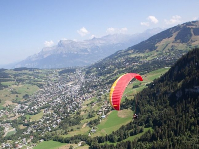  Parapenle en los cielos de Megeve 